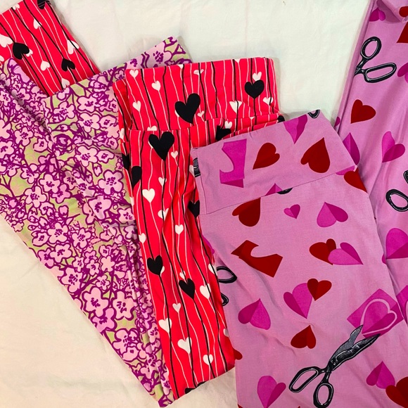 LuLaroe Leggings (T&C) NWOT 3 pr bundle pink hearts scissor red hearts fit 12-18 - Picture 1 of 16